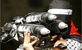 شهداء الاقصى تطلق صاروخ