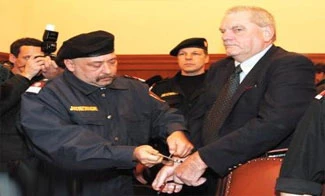 السجن لکاتب نمساوی 18 شهراً