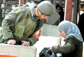 حواجز الاحتلال تعکر فرحة الفلسطینیین بالعید