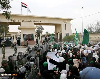 آلاف الفلسطینیین أجتازوا معبر رفح
