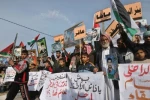 انه یقرع طبول الحرب