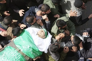 شهید وعشرة جرحى فى غارات على غزة