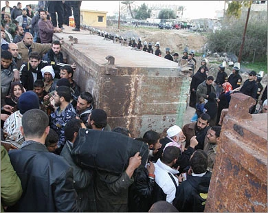 مساندو إسرائیل بأمیرکا یقرون بفشل عقاب الفلسطینیین