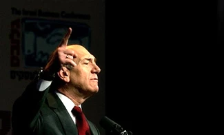 أولمرت یُقر بعجزه عن وقف صواریخ المقاومة