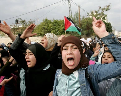 أهل غزة محبطون من موقف العرب من العدوان