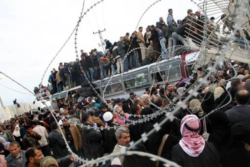 400 ملیون لبناء جدار بین مصر وغزة: ألیس خبز الشعب المصری اولی؟