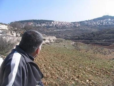 مزارع فلسطینی یقاوم تهوید الأرض المتسارع فی القدس