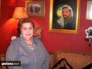 مدیرة مکتب عرفات : عباس وثق بإسرائیل وأبو عمار مات مسموما