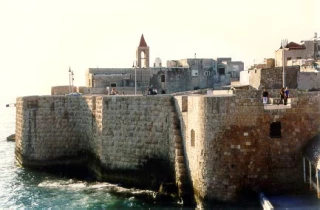 آلاف المواقع الأثریة بفلسطین مهددة