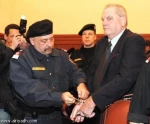 أخیرا.. هناک من یجرؤ على الکلام!!