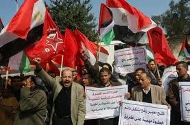 البقاء لمعسکری المقاومة والممانعة