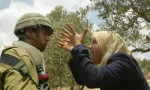 الفلسطینیون فی مواجهة الإسرائیلیین سکاناً