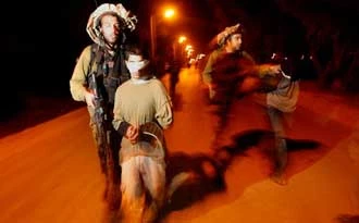 کودکان فلسطینی اسیر دخمه های انفرادی؛  ماحاصل مصاحبه با 300 کودک فلسطینی اسیر در زندانهای ...