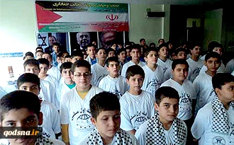 تجلیل از کودکان فلسطینی توسط دانش اموزانی ایرانی