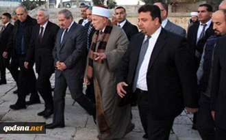هرگونه آسیبی به مقدسات اسلامی نقض قانون بین‌المللی است،قدس همواره تحت نظارت اردن بوده ومابحمایت  وحفاظت ازماهیت عربی واماکن دینی و اداری قدس ادامه خواهیم داد.جوده همچنین مخالفت دولت اردن با هر گونه...