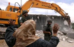 فلسطینی ساکن قدس مجبور به تخریب خانه خود شد