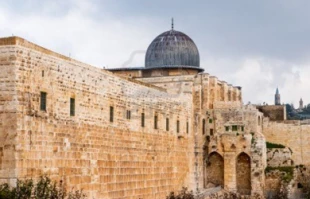 ادبای فلسطینی اهانت به قران مجید در داخل مسجد الاقصی را محکوم کردند