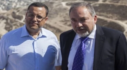 قلق لیبرمن من إحتمال ابعاده عن الحیاة السیاسیة