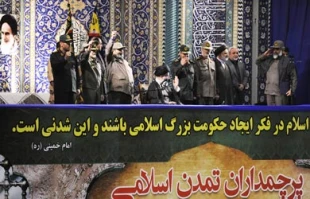 ايستادگي و اقتدار ملت تنها راه مأيوس شدن دشمن