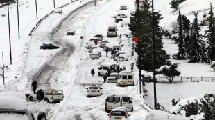 In photos: snowstorm bringsIsrael to a grinding halt
