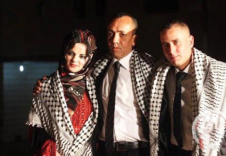 زیاد غنیمات و زوجته یتاخران 30 عاما عن الزواج بسبب العدو
