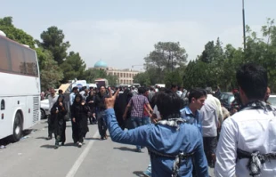 ایرانیان براه امام ادامه میدهند