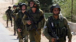 Israel to sack reserve soldiers over pro-Palestinian gesture