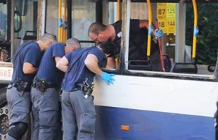Traffic held up over dummy bomb in Israeli settlement bus stop