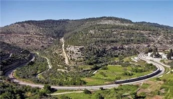 Palestinians prevent separation wall in Battir