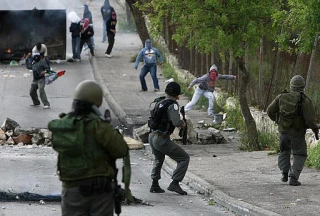 Israeli forces fire live bullet on to Palestinians in Jenin