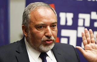 لیبرمان یطلب من نتنیاهو عدم اللقاء مع ایمن عوده