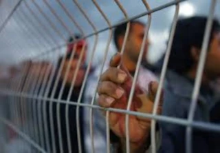 الاحتلال یستخدم مع الأسرى وسائل تعذیب محرمة