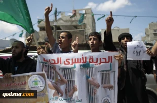 148 أسیرا فلسطینیا مضربون فی السجون الإسرائیلیة