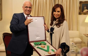 منح رئیسة الارجنتین وسام نجمة فلسطین تقدیرا لجهودها