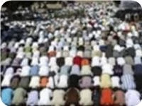الفلسطینیون یستعدون لأداء صلاة الجمعة بالشوارع قرب الأقصى
