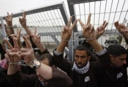 Israel extend detention of 90 Palestinian captives