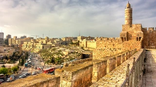 Tourists leave Israeli hotels behin