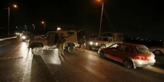 الاحتلال یغلق مداخل اریحا ویزعم إطلاق نار على مرکبة للمستوطنین بالأغوار