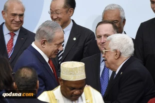 Abbas condenmed for shaking hand with Netanyahu