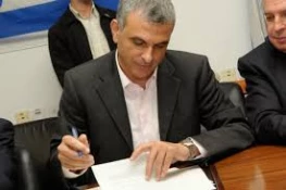 "إسرائیل" تحول نصف ملیار شیکل للسلطة من أموال الضرائب المحتجزة