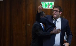 Netanyahu faces an imminent collapse of his current cabinet