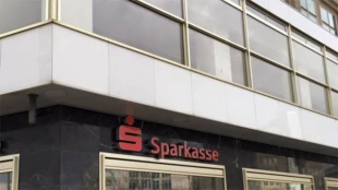 German bank teller refuses service to Israelis