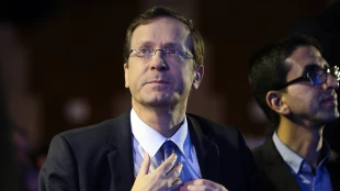 Senior Israeli politician questioned over illicit money