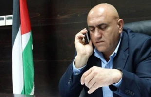 عباس یقیل محافظ نابلس اللواء "أکرم رجوب"