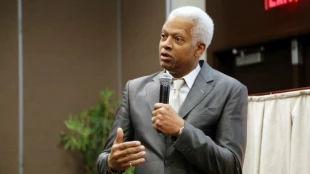 US politician compares Israeli settlements to burrowing termites