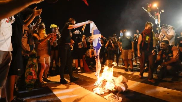 Israeli flags burned at Philadelphia protest