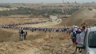 Thousands of women rally for Israel-Palestinian peace