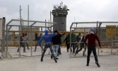 درگیری جوانان فلسطینی با نظامیان صهیونیست در برابر زندان عوفر  4