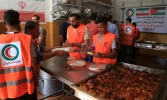 بالصور: الهلال الاحمر الايرانى يوزع ربع مليون وجبة افطار على الصائمين في قطاع غزة المحاصر 5