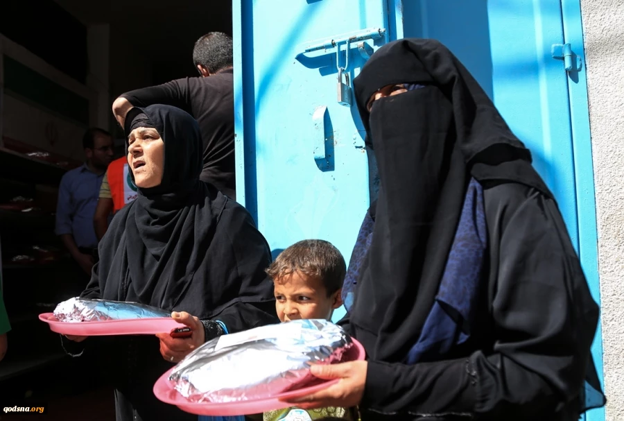 بالصور: الهلال الاحمر الايرانى يوزع ربع مليون وجبة افطار على الصائمين في قطاع غزة المحاصر 10
